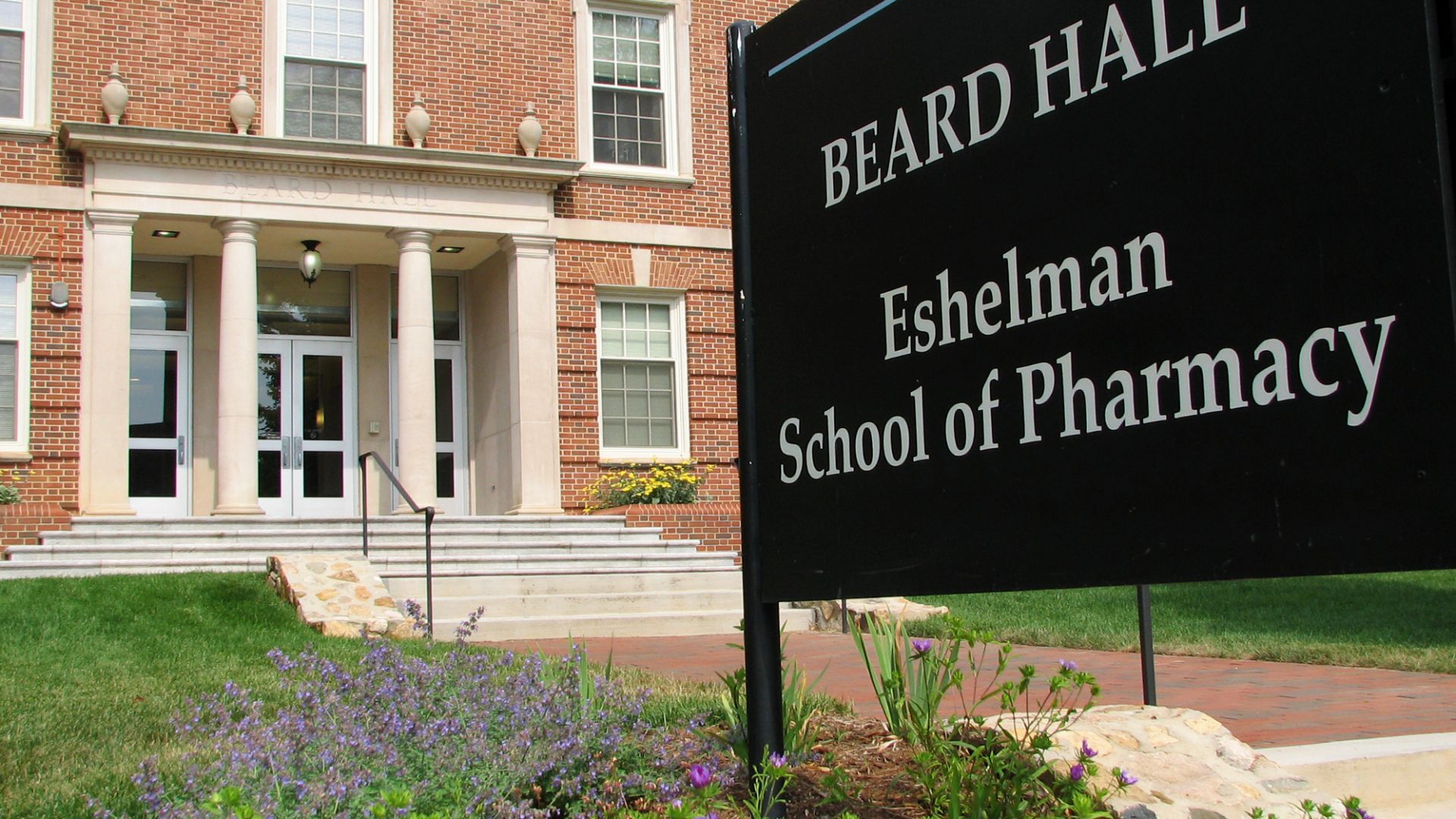Photo os the outside of Beard Hall, a building thats apart of the Eshelman School of Pharmacy.
